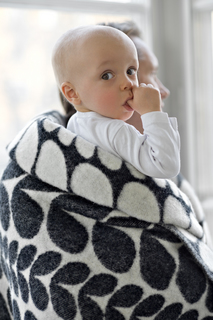 Karinblanket_black.jpg
